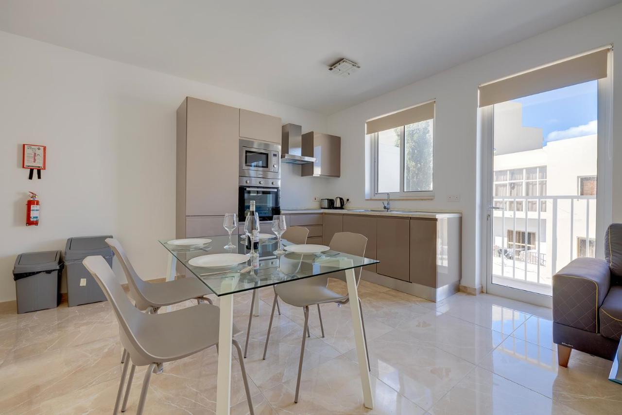 Deluxe Apartment Steps To St George'S Bay Saint Julian's Ngoại thất bức ảnh