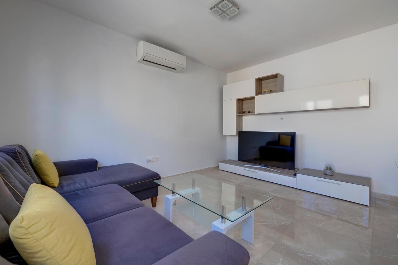 Deluxe Apartment Steps To St George'S Bay Saint Julian's Ngoại thất bức ảnh